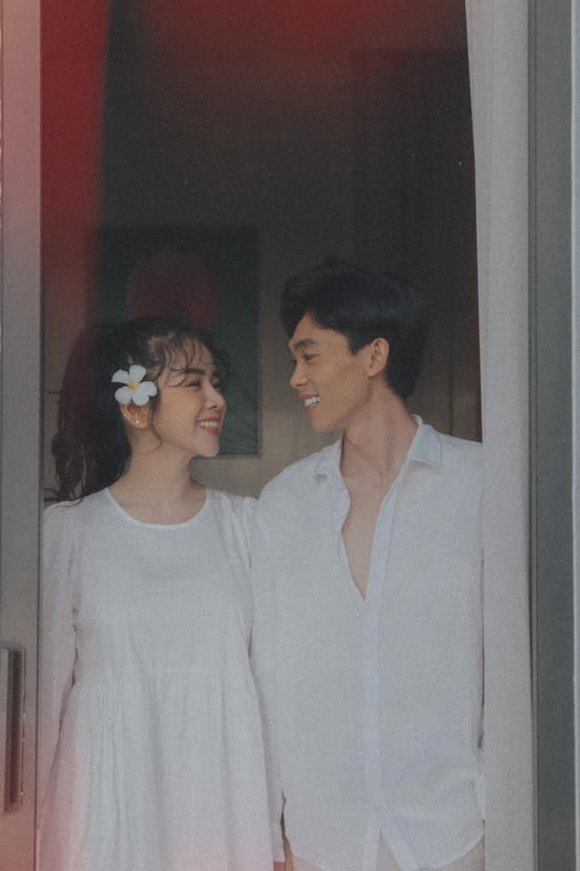 Đặc biệt, không chỉ nổi tiếng trong công việc và trên MXH, họ còn cực kì ăn ý trong cuộc sống hàng ngày, không ngại thể hiện sự quan tâm đối phương và thường xuyên làm những clip YouTube dễ thương.