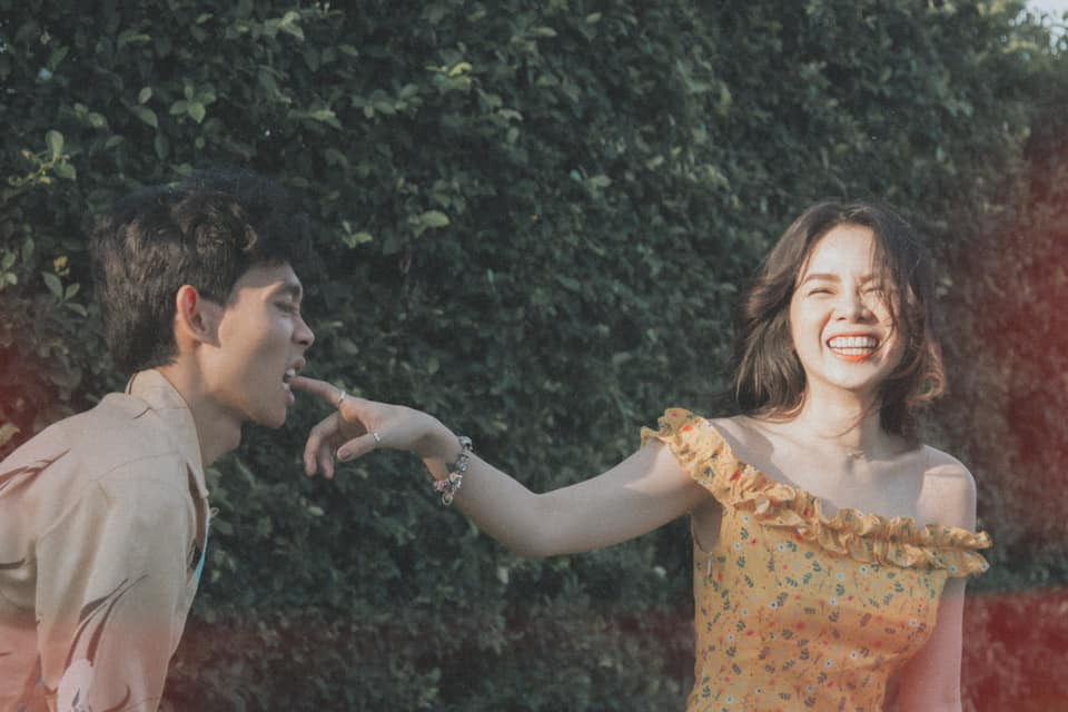 Ngọt ngào và đáng ngưỡng mộ là những điều khán giả thường nghĩ đến khi nói về mối tình của DJ Mie và Hồng Thanh - quán quân Cười xuyên Việt 2017.