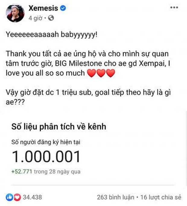 Mới đây, Xemesis đã thông báo trên fanpage cá nhân rằng kênh YouTube của mình chính thức nhận được 1 triệu subcribe, đồng nghĩa nút vàng Youtube sắp đến tay streamer giàu nhất Việt Nam này. Ảnh: Chụp màn hình