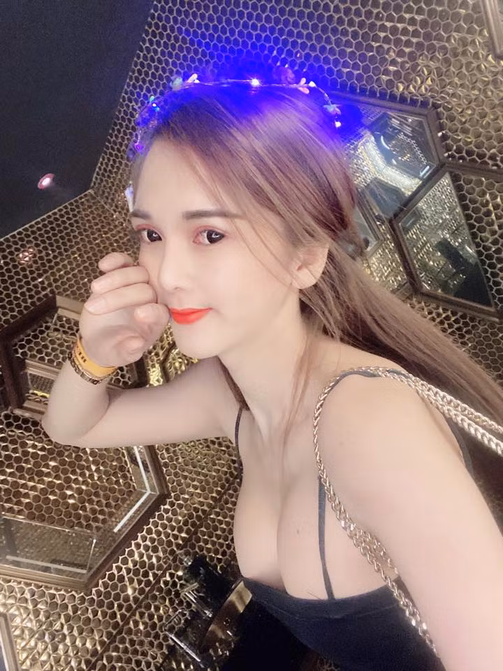 Nhiều người còn nhận xét, Hương Giang bây giờ đẹp hơn cả “con gái xịn” bởi ngoại hình xinh đẹp cùng sở hữu thân hình cân đối. Ảnh: Facebook nhân vật