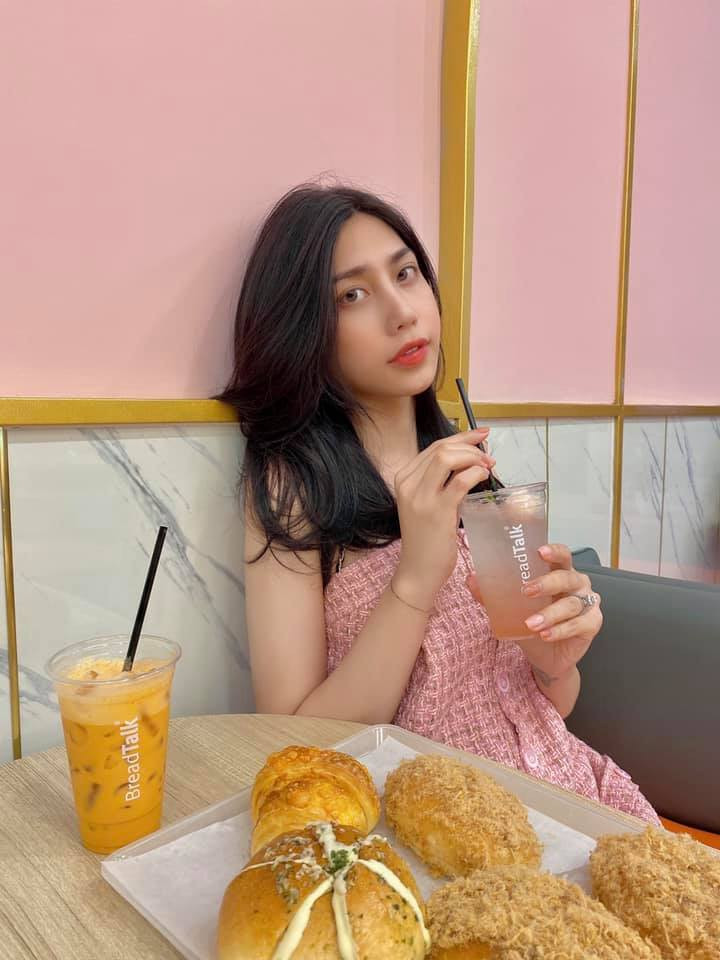 Năm 2019, Khánh Vân chi tiền tỷ thực hiện cuộc phẫu thuật chuyển giới ở Thái Lan. Với nhan sắc khả ái hiện tại cô đã trở thành một beauty blogger có tiếng.