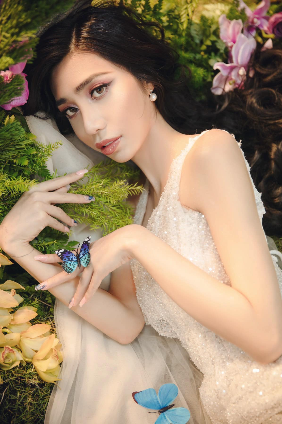 Trên YouTube, Khánh Vân thường chia sẻ những video về bí kíp trang điểm, dưỡng da.