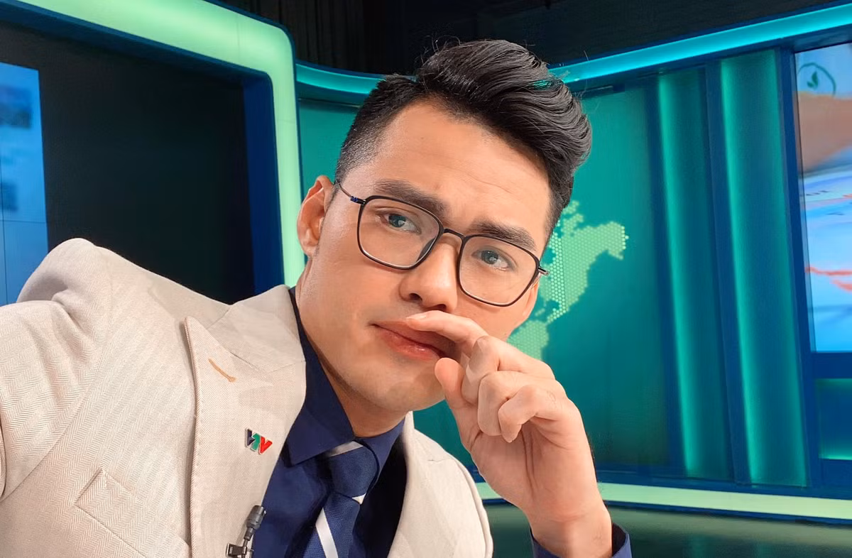 Để theo đuổi con đường truyền hình, Hoàng Hùng từng phải cố gắng chỉnh sửa âm sắc địa phương và trở thành nam MC VTV gây ấn tượng như hiện tại.