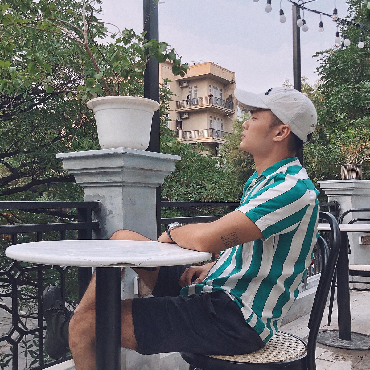 Sở hữu chiều cao ấn tượng 1m75 nên những hình ảnh khoe vóc dáng đời thường của Hùng rất đáng ngưỡng mộ.