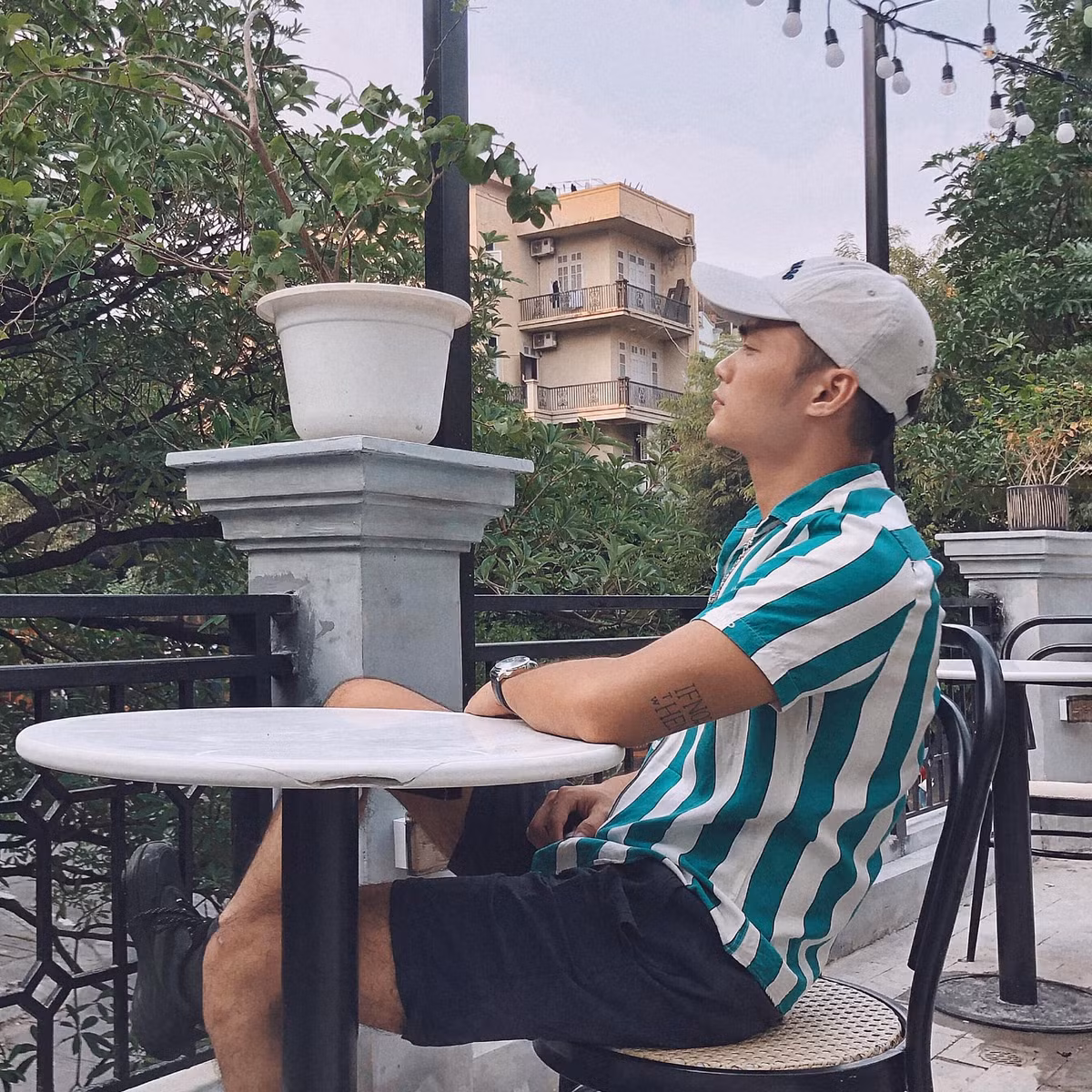 Sở hữu chiều cao ấn tượng 1m75 nên những hình ảnh khoe vóc dáng đời thường của Hùng rất đáng ngưỡng mộ.