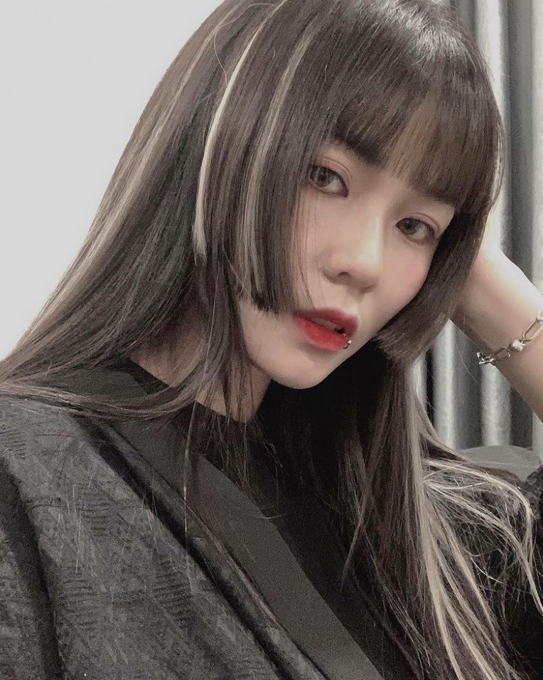 Kiểu tóc công chúa Nhật Bản bắt đầy gây sốt trở lại, dù tại Việt Nam ít cô gái có thể "đu trend" nhưng nhìn nữ streamer MisThy khoe tóc mới có thể thấy kiểu tóc này cũng xinh xắn, đáng yêu đấy chứ.