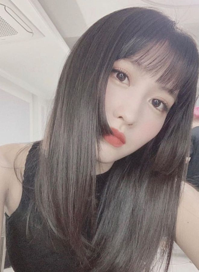 Cách đây khoảng 2 năm, nhiều ngôi sao lớn tại Hàn đã gây sốt khi lăng xê kiểu tóc này.