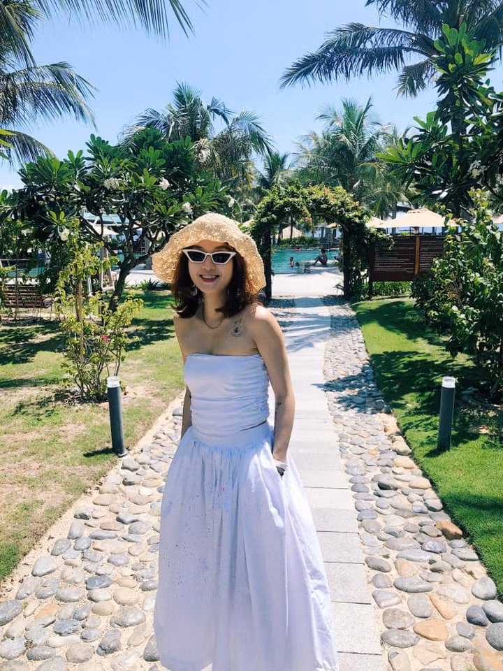 Hiện tại, cô đang hạnh phúc với cuộc sống hôn nhân viên mãn cùng 2 con xinh xắn.