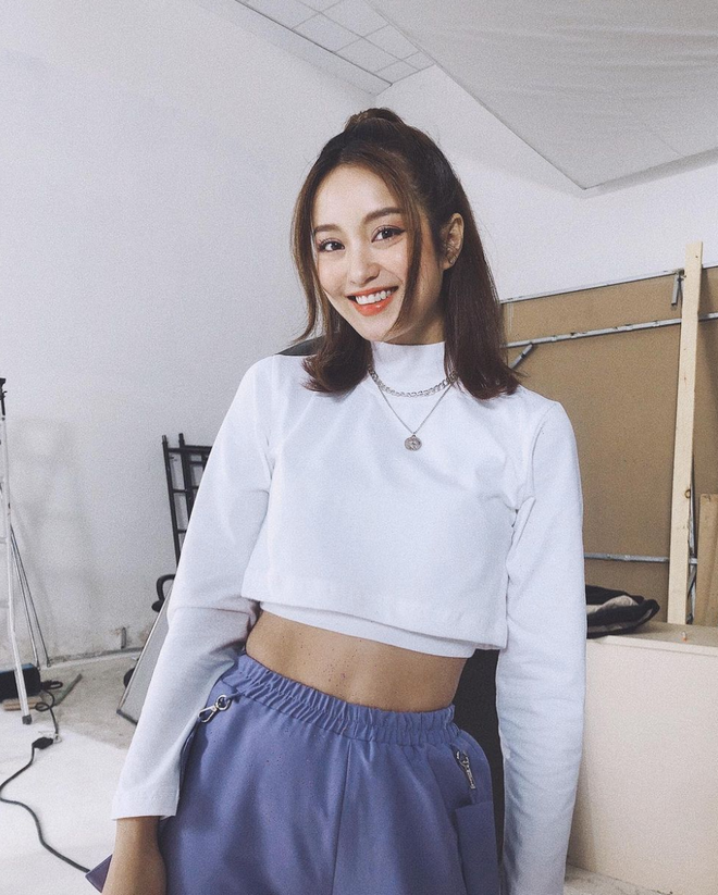 Vào cuối năm 2010, sau khi tốt nghiệp đại học Học viện Âm nhạc – khoa Piano thì Mi Vân bất ngờ tuyên bố “theo chồng bỏ cuộc chơi”.