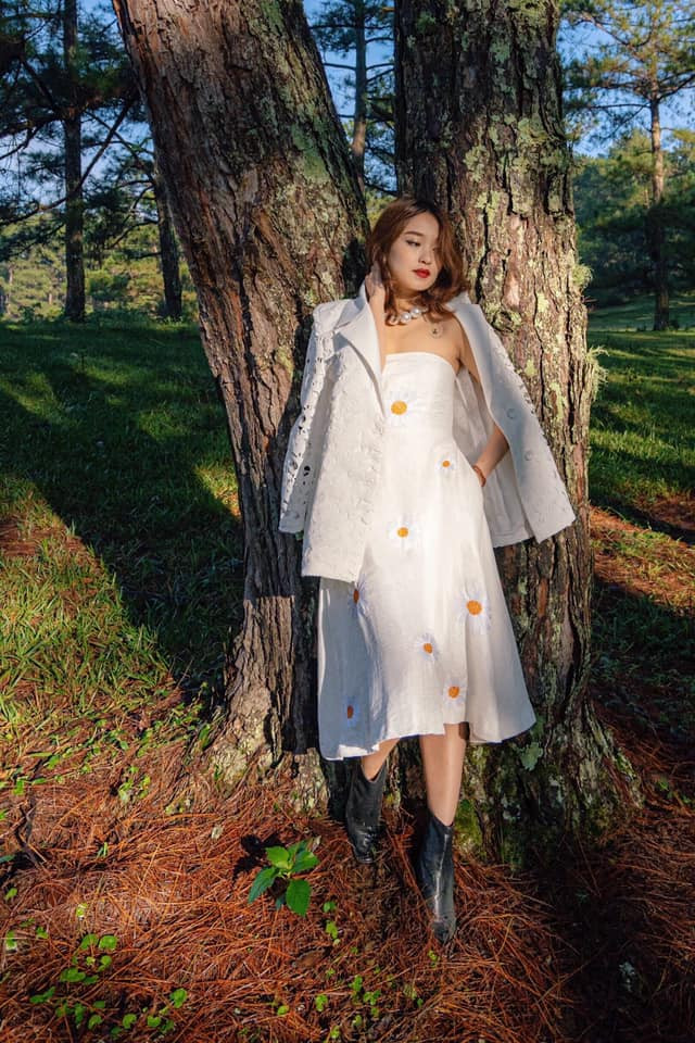 Gần 6 năm làm mẹ đơn thân, vào cuối năm 2018, cựu hot girl bất ngờ đính hôn với bạn trai yêu 4 năm. Đến tháng 5/2019, cô sinh con thứ 2.