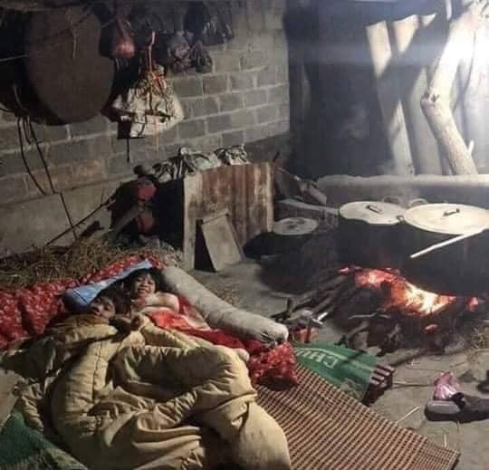 Trẻ con ngày nay không thể hiểu hết được niềm hạnh phúc của thế hệ trước khi được giao nhiệm vụ trông bánh.