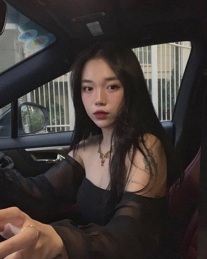 Nhắc đến dàn hot girl tậu xe, tậu nhà ở tuổi còn trẻ thì không thể thiếu nữ streamer Linh Ngọc Đàm.