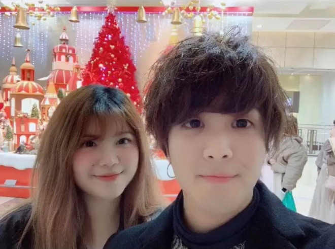 Theo những hình ảnh cập nhật trên trang Facebook cá nhân, hot girl ngực "khủng" đã có bạn trai mới người Nhật từ sau khi đi du học. Được biết, trai đẹp này 24 tuổi, là nhân viên văn phòng, sống tại thành phố Nagoya, tỉnh Aichi (Nhật Bản).