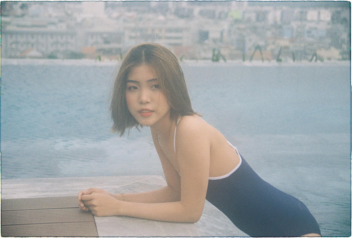 Gái xinh 2K sở hữu khuôn mặt sáng, mũi cao thon gọn, hiện tại cô gái này thu hút gần 20.000 lượt theo dõi trên mạng xã hội.