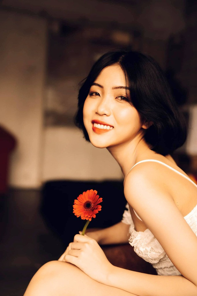 Trần Thị Phi Nhung sinh năm 2001, hiện là hot girl thế hệ mới quen thuộc trong cộng đồng giới trẻ tại thành phố Hồ Chí Minh.