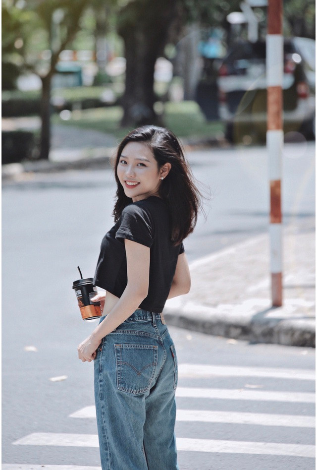 Minh Tú cao 1m62, từng làm mẫu lookbook cho nhiều thương hiệu thời trang.