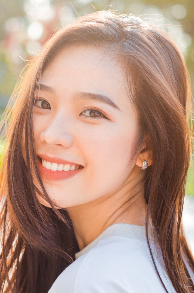 Được biết Minh Tú hiện đang là sinh viên ngành Quản trị Marketing, trường ĐH Tôn Đức Thắng. Cô gái quê Đồng Nai từng chia sẻ rằng cuộc sống của cô không có quá nhiều sự thay đổi từ sau khi nổi tiếng.