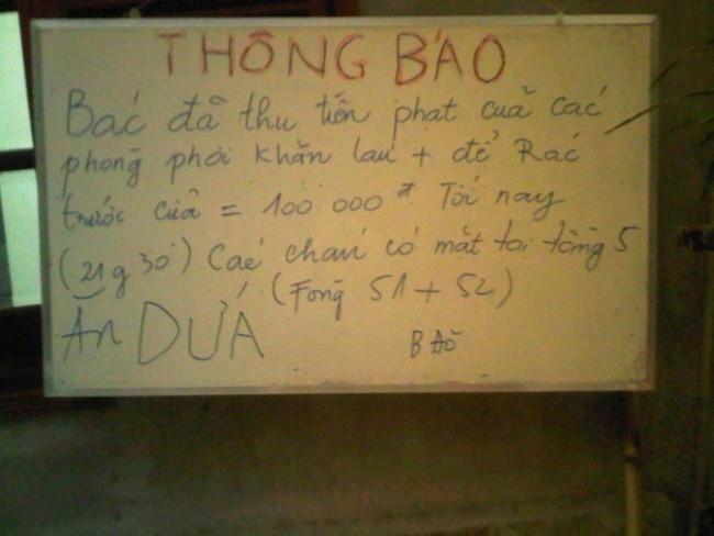 Những thông báo thường có nội dung như nêu giờ, số phòng để các sinh viên đến lấy đồ ăn, hoặc những cuộc vui mà bác chủ trọ sắp xếp riêng cho các cháu trong những ngày đặc biệt đã từng khiến cư dân mạng cảm thấy vô cùng ấm áp.