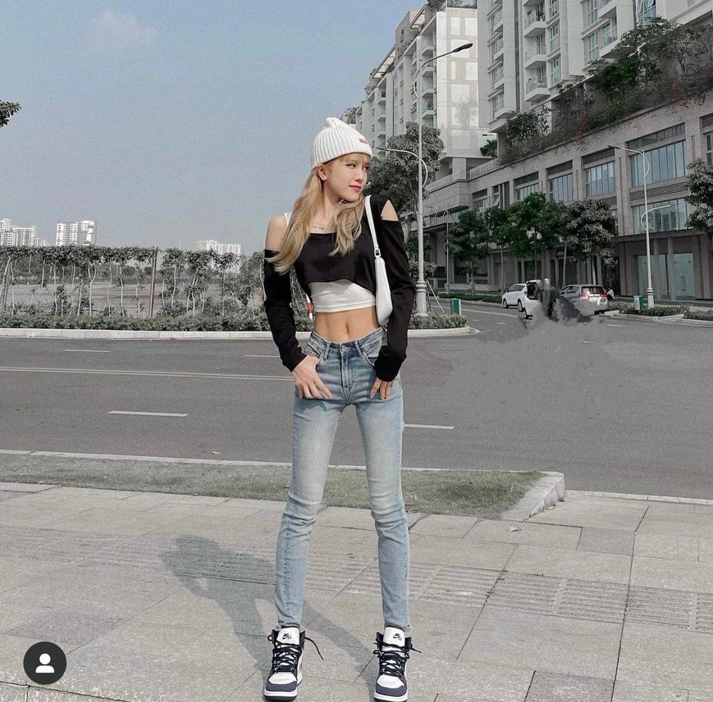 Để sở hữu vòng eo con kiến mà mọi cô gái đáng mơ ước, nữ ca sĩ đã phải tập luyện suốt nhiều năm và có cả một quá trình ăn uống vô cùng khoa học.