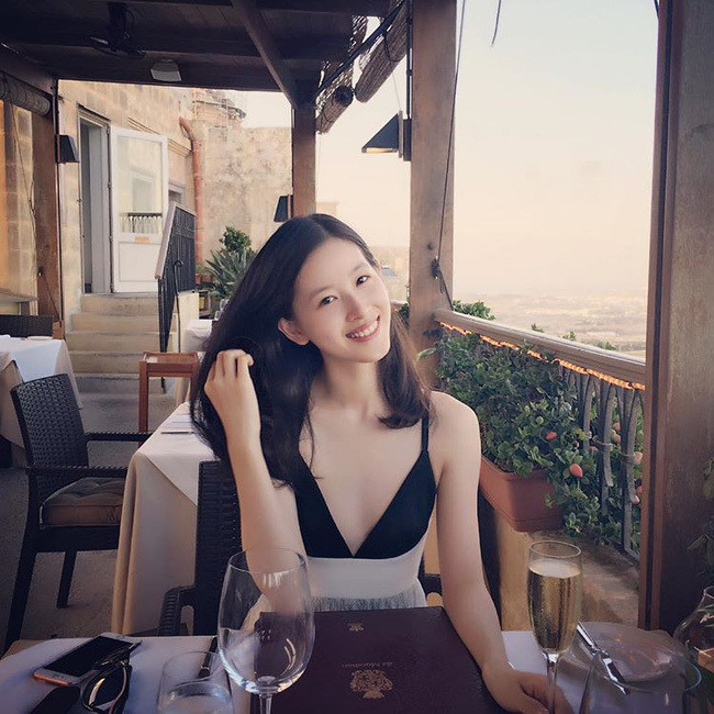 Khi vừa chạm ngưỡng 27 tuổi, mỹ nhân này cũng lọt top 5 tỷ phú dưới 40 tuổi giàu nhất xứ sở tỷ dân.