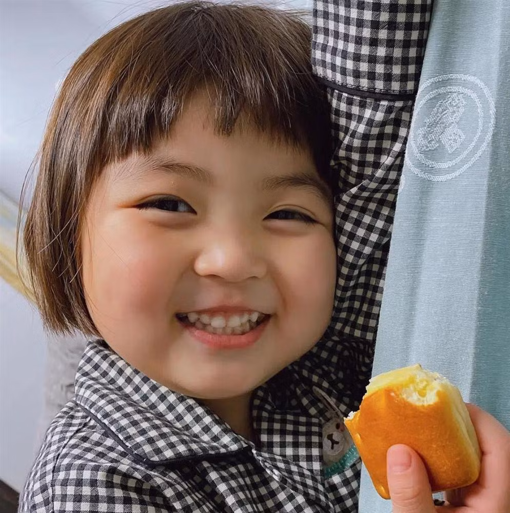 So với khi mới nổi, bây giờ Miran đã lớn hơn nhưng vẻ dễ thương, đáng yêu thì không hề suy giảm.