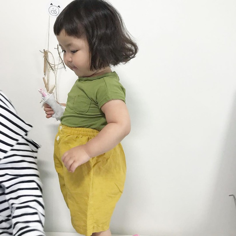 Jinmiran hiện hơn 4 tuổi. Cô bé sở hữu trang Instagram có đến 1 triệu người theo dõi. Mỗi bức hình của em do mẹ đăng tải đều thu về lượng tương tác vô cùng lớn.