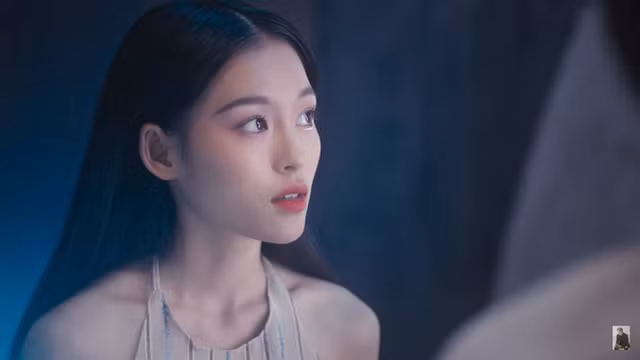 Chính nhờ vào gương mặt xinh đẹp với các đường nét thanh tú mà nữ chính của Erik đã góp phần tạo nên thành công cho sản phẩm âm nhạc mới này.