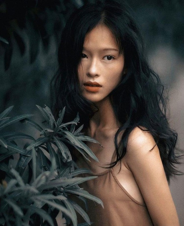 Ngoài công việc chính là người mẫu tự do, Minh Hà vẫn thường xuyên trau dồi đam mê nhiếp ảnh và vẽ tranh.