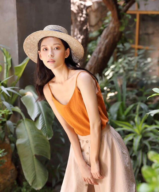 Vẻ đẹp của Minh Hà đã được cư dân mạng xứ Trung khen ngợi hết lời, nhiều bài báo cũng đăng tin về cô với nhiều lời khen "có cánh".