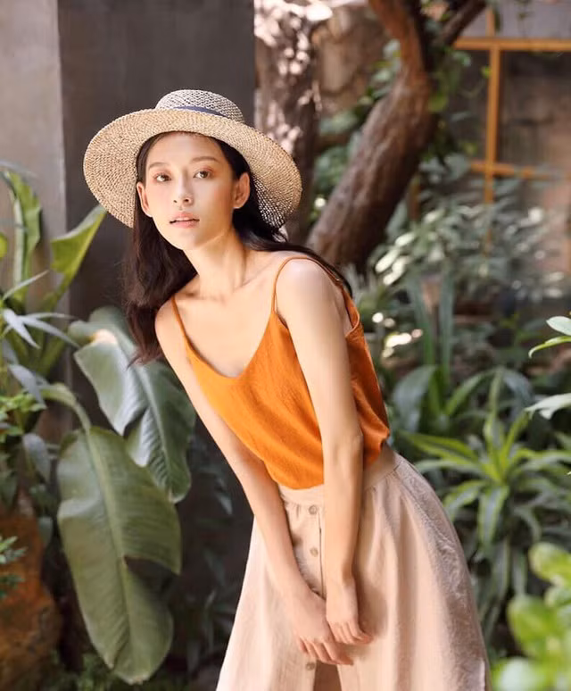 Vẻ đẹp của Minh Hà đã được cư dân mạng xứ Trung khen ngợi hết lời, nhiều bài báo cũng đăng tin về cô với nhiều lời khen "có cánh".