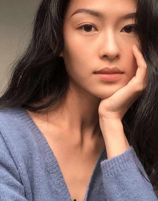 Hiện, nhan sắc của cô gái Việt giống Chương Tử Di đang khiến nhiều cư dân mạng xứ Trung điên đảo.