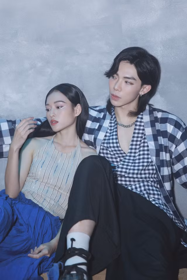 Sở hữu thần thái cuốn hút, đặc biệt gương mặt của nữ chính lại rất quen mặt nên cô nàng nhận được sự chú ý từ cộng đồng mạng.