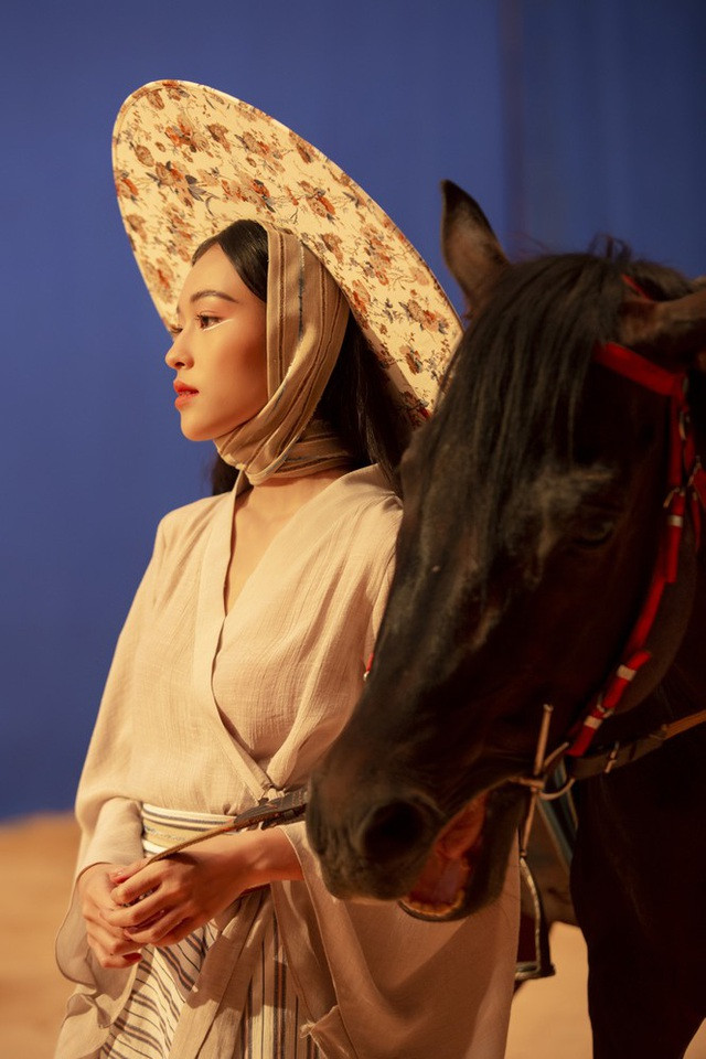 Không chỉ được khen giống Chương Tử Di, Minh Hà còn được các blogger xứ Trung nhận xét là có nét giống Trương Bá Chi hay nữ diễn viên Tôn Di.