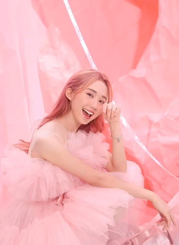 Hiện tại, bộ ảnh của Mina Young vẫn đang khiến cộng đồng mạng thích thú.