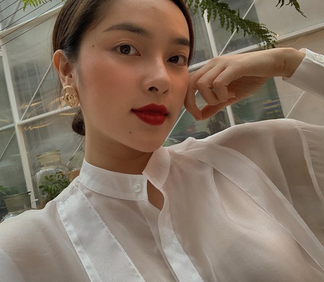 Nhan sắc của Diệu Linh được nhiều người nhận xét là sự kết hợp của Châu Bùi và Hạ Vi.