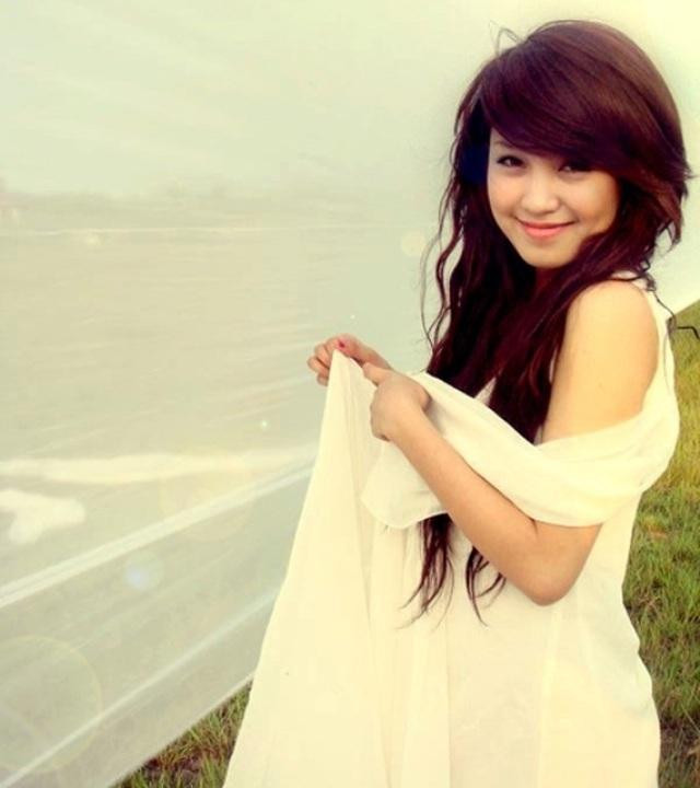 Nhờ loạt hình xinh xắn, dễ thương với gương mặt bầu bĩnh, má lúm đồng tiền duyên dáng mà năm 2005 - 2006 mà hot girl đời đầu Mi Vân nổi lên như 1 hiện tượng mạng xã hội.