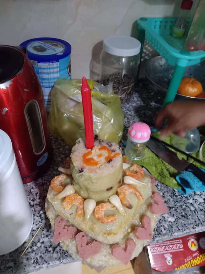 Đây là món quà Valentine kết hợp với quà sinh nhật do một ông chồng tự tay làm tặng vợ.