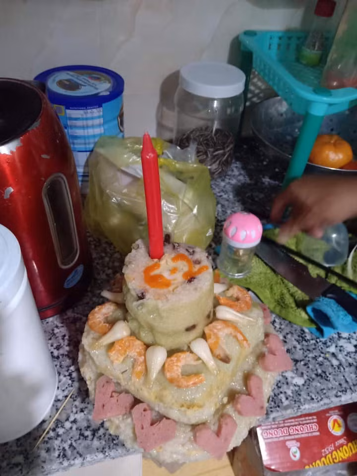 Đây là món quà Valentine kết hợp với quà sinh nhật do một ông chồng tự tay làm tặng vợ.