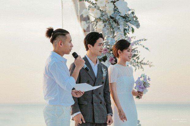 Nhìn loạt ảnh do người trong cuộc đăng tải, ai cũng phải ghen tị khi cô dâu, chú rể nắm tay nhau không rời.