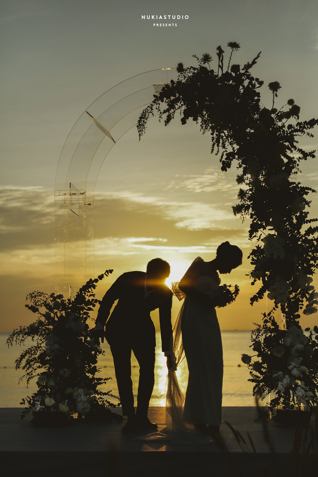 Sau 1 tháng khi đám cưới cuối cùng kết thúc, chân sút xứ Nghệ mới chính thức chia sẻ ảnh về ngày vui của mình.