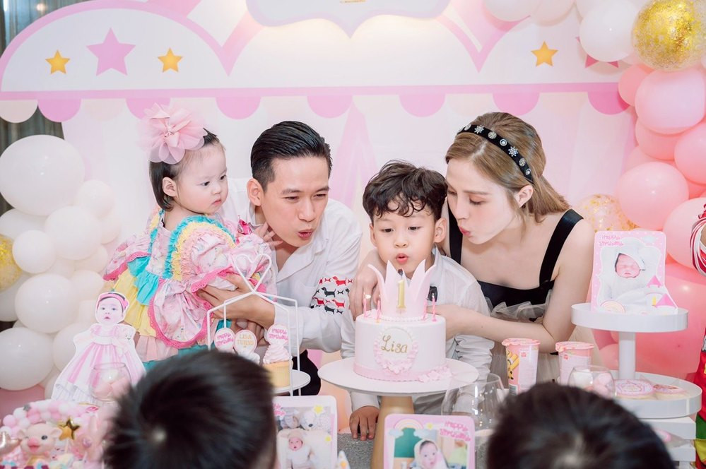 Chị gái Thiều Bảo Trâm hiện đã lập gia đình và sống hạnh phúc.