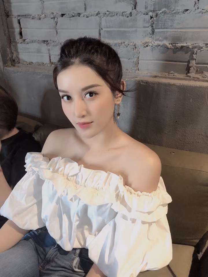 Huyền My vẫn xuất hiện tại sự kiện với thần thái rạng rỡ và xinh đẹp.