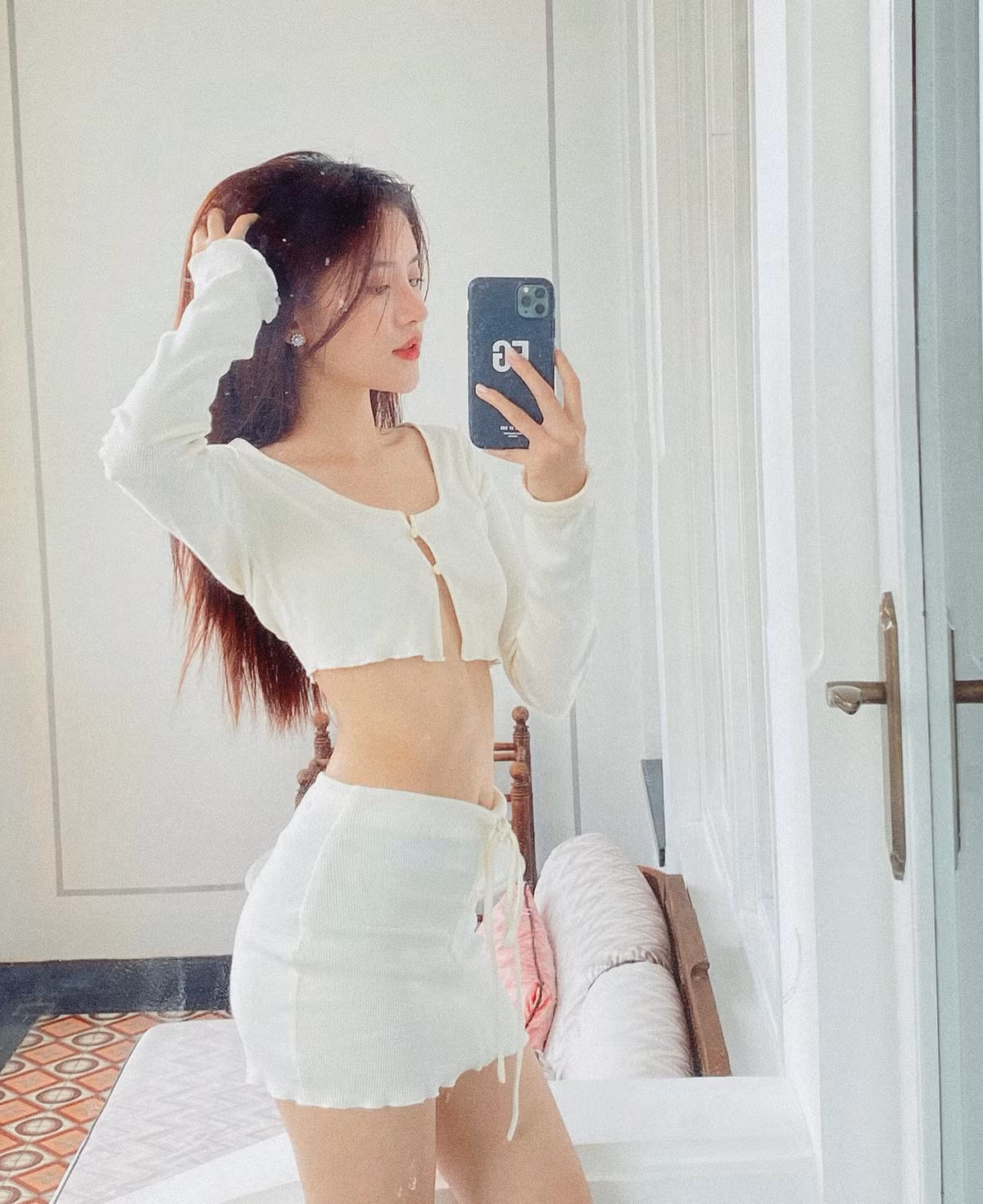 Thuỳ Trâm sở hữu chiều cao ấn tượng, vóc dáng nóng bỏng. Ba vòng cực chuẩn của cô gái này là điều mà mọi cô gái ao ước.