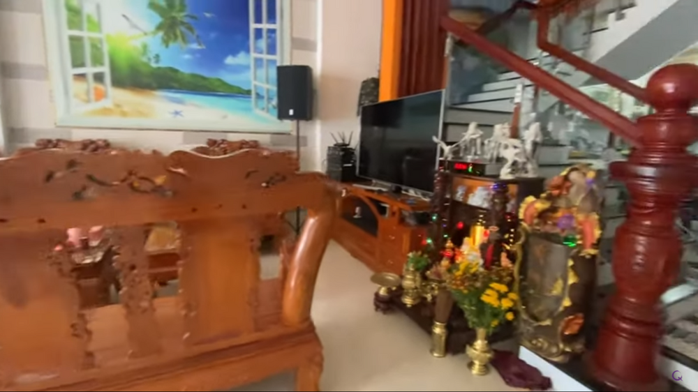 Xuất hiện trong video cùng với bạn gái mình, Lương Bằng Quang vừa thăm quan vừa không khỏi trầm trồ. Ảnh: Cắt từ clip