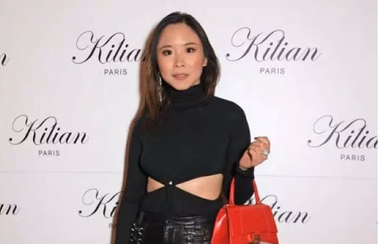 Nga Nguyễn là chị gái bệnh nhân COVID-19 thứ 17 tại Việt Nam. Cả hai đã cùng nhau gặp gỡ tại Châu Âu trước khi bị phát hiện là trường hợp dương tính với virus corona đầu tiên tại Hà Nội.