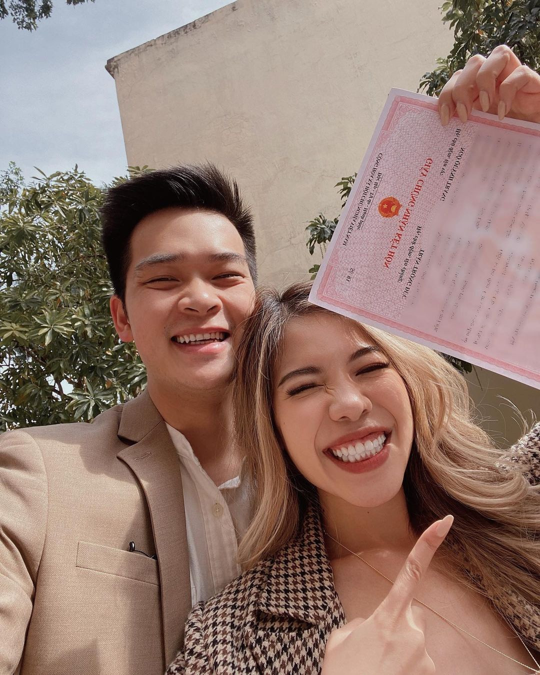 Mới đây, nữ beauty blogger này thông báo về việc cô đã đăng ký kết hôn với bạn trai lâu năm gây chú ý. Theo chia sẻ, tình hình dịch bệnh diễn biến phức tạp khiến công việc tổ chức lễ cưới của cả hai gặp gián đoạn và phải thay đổi với kế hoạch ban đầu. Trước mắt, đôi trẻ đã cùng nhau đi đăng ký kết hôn.