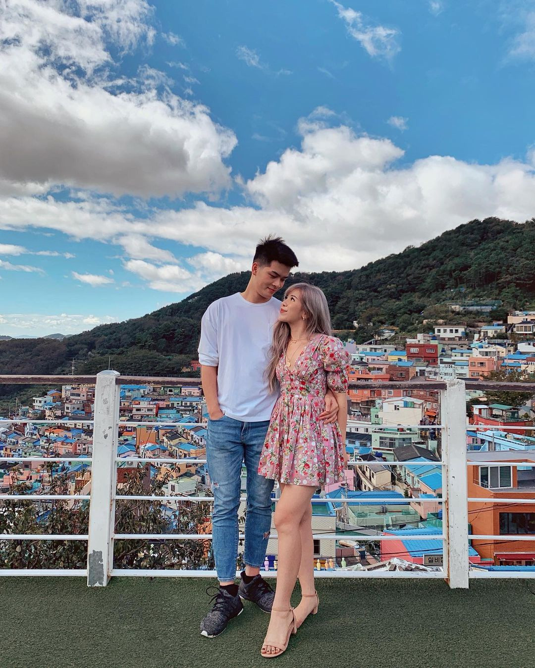 Sau khi thông báo việc kết hôn, nữ beauty blogger cùng bạn trai đã nhận được đông đảo sự chúc phúc từ bạn bè thân thiết và người theo dõi.