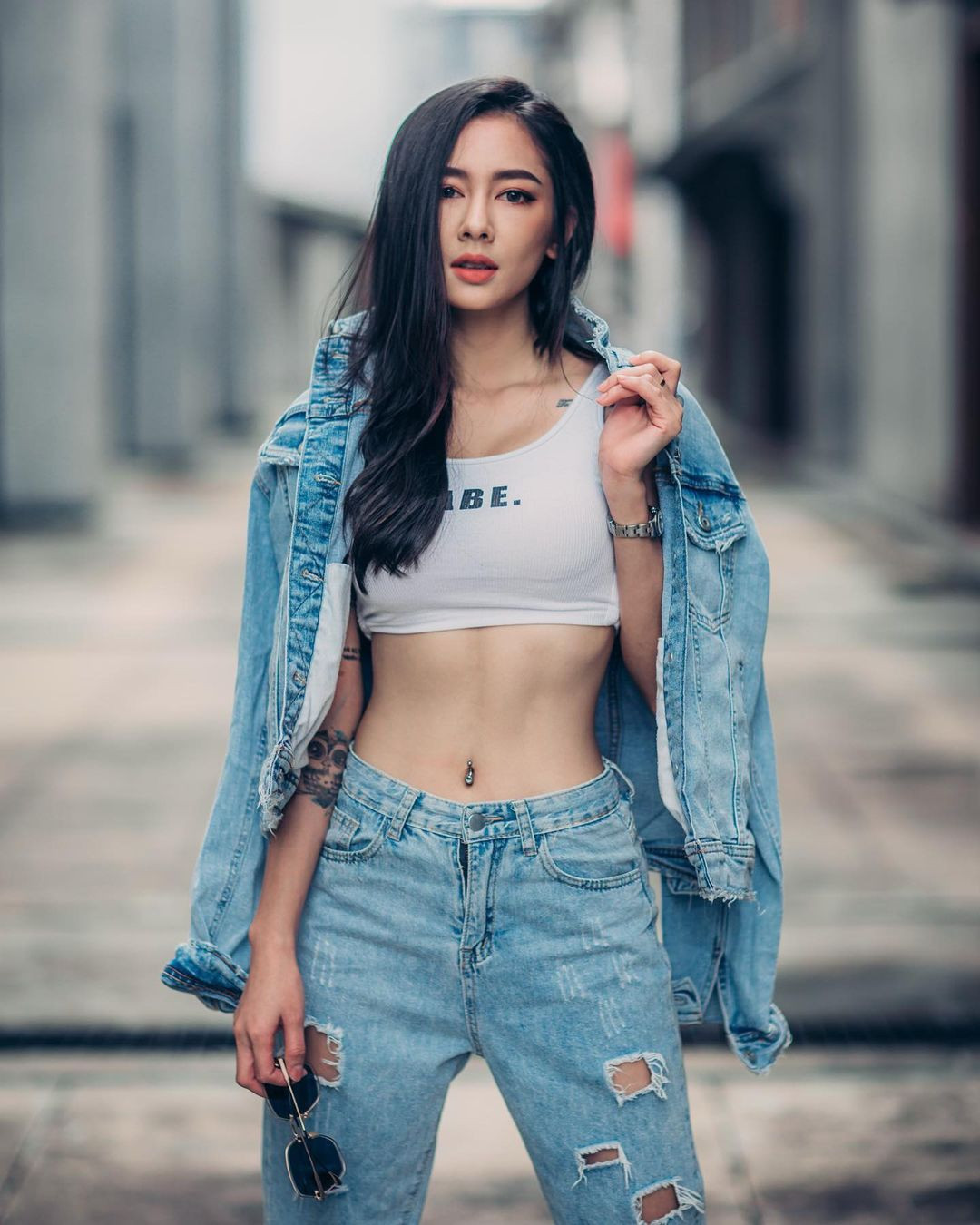 N'Pop Onanong Wongsila được biết đến là người mẫu nội y vô cùng nóng bỏng ở Thái Lan. Người đẹp nổi bật với diện mạo xinh đẹp cùng body chuẩn đẹp đặc biệt là phong cách thời trang gợi cảm.