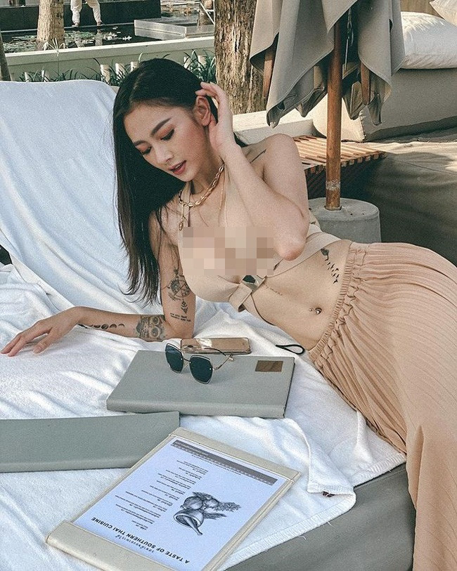 N'Pop Onanong Wongsila nằm trong số ít những hot girl xứ sở Chùa Vàng sẵn sàng xăm và công khai hình xăm trên cơ thể.