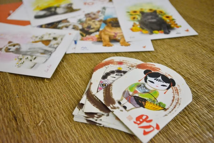 Những tờ lịch cũ tưởng chừng bỏ đi lại có thể trở thành những bao lì xì bắt mắt, độc đáo như thế này.